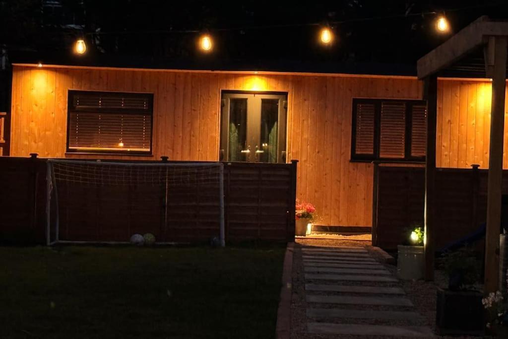 Wootton  Cozy Cabin With Modern Comforts מראה חיצוני תמונה